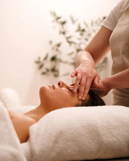 Sculpt and glow facial